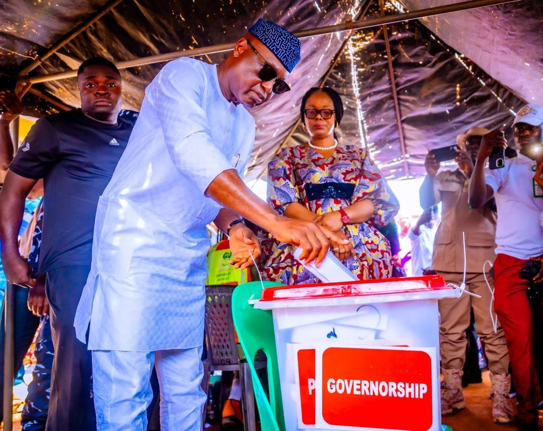 Biodun Oyebanji casting his vote