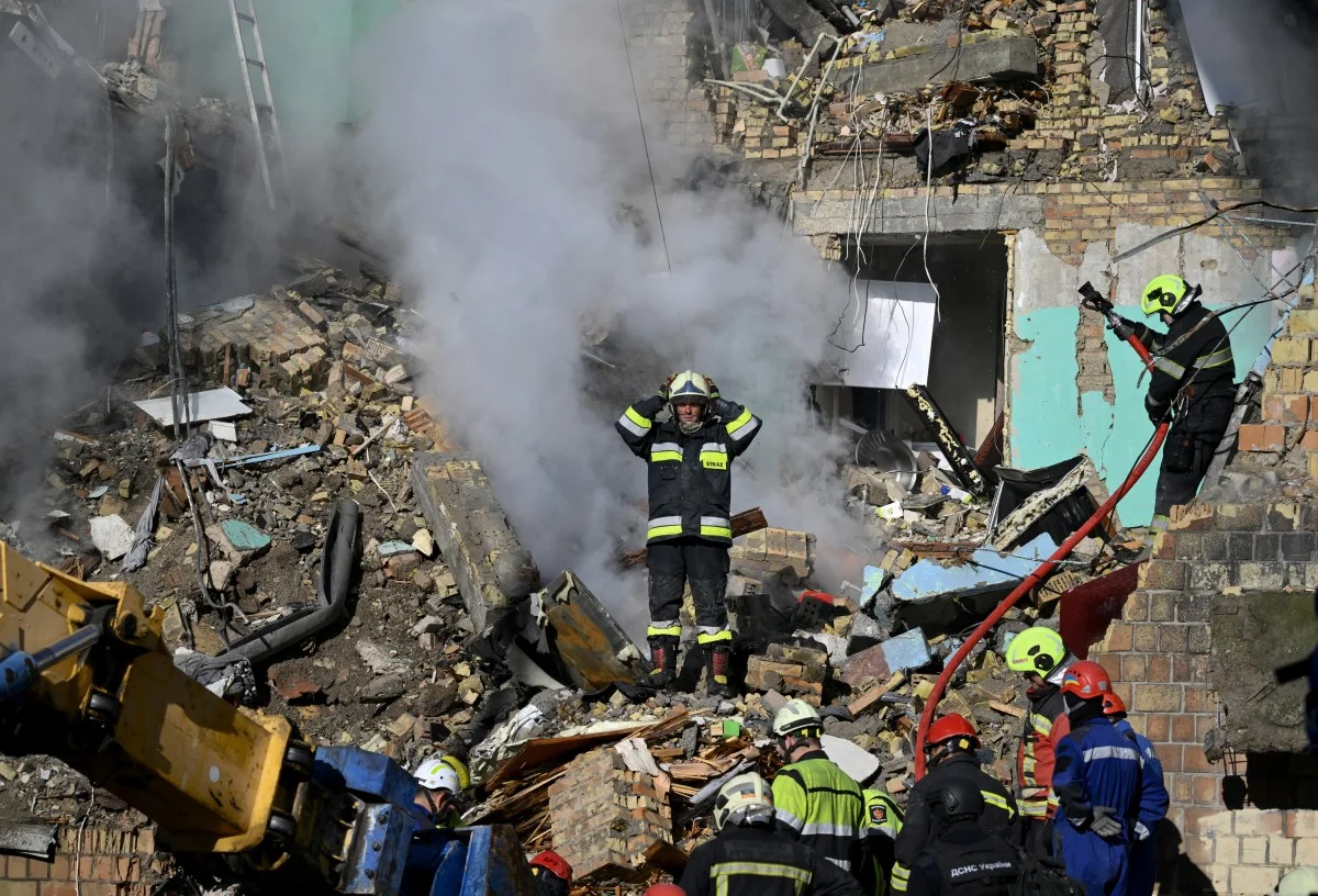 Kyiv’s night of fire: 19 dead, four children — missiles, drones, and diplomacy on the ropes AFP 20250828 72ND4KG v3 MidRes TopshotUkraineRussiaConflictWar