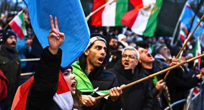 Iran Protests Escalate: New Demonstrations Erupt Despite Internet Blackout and Crackdown Fears Untitled-design-4-1